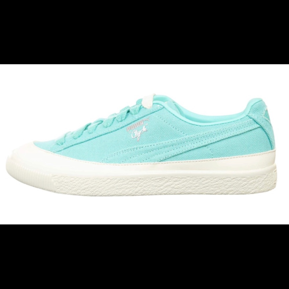 Athletic shoes